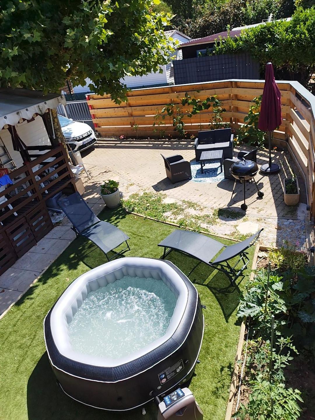 Havre De Paix Bord De Saone Avec Jacuzzi Hotell Massieux Eksteriør bilde